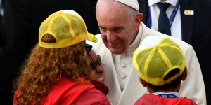 ¡No machismo! Papa Francisco rechaza la violencia verbal y física sobre la mujer 