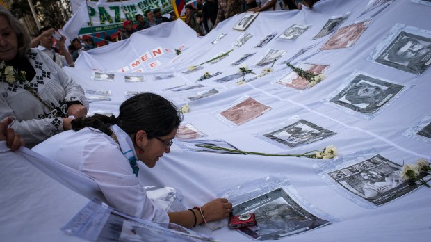 Flower and indigenous march in Bogota for peace