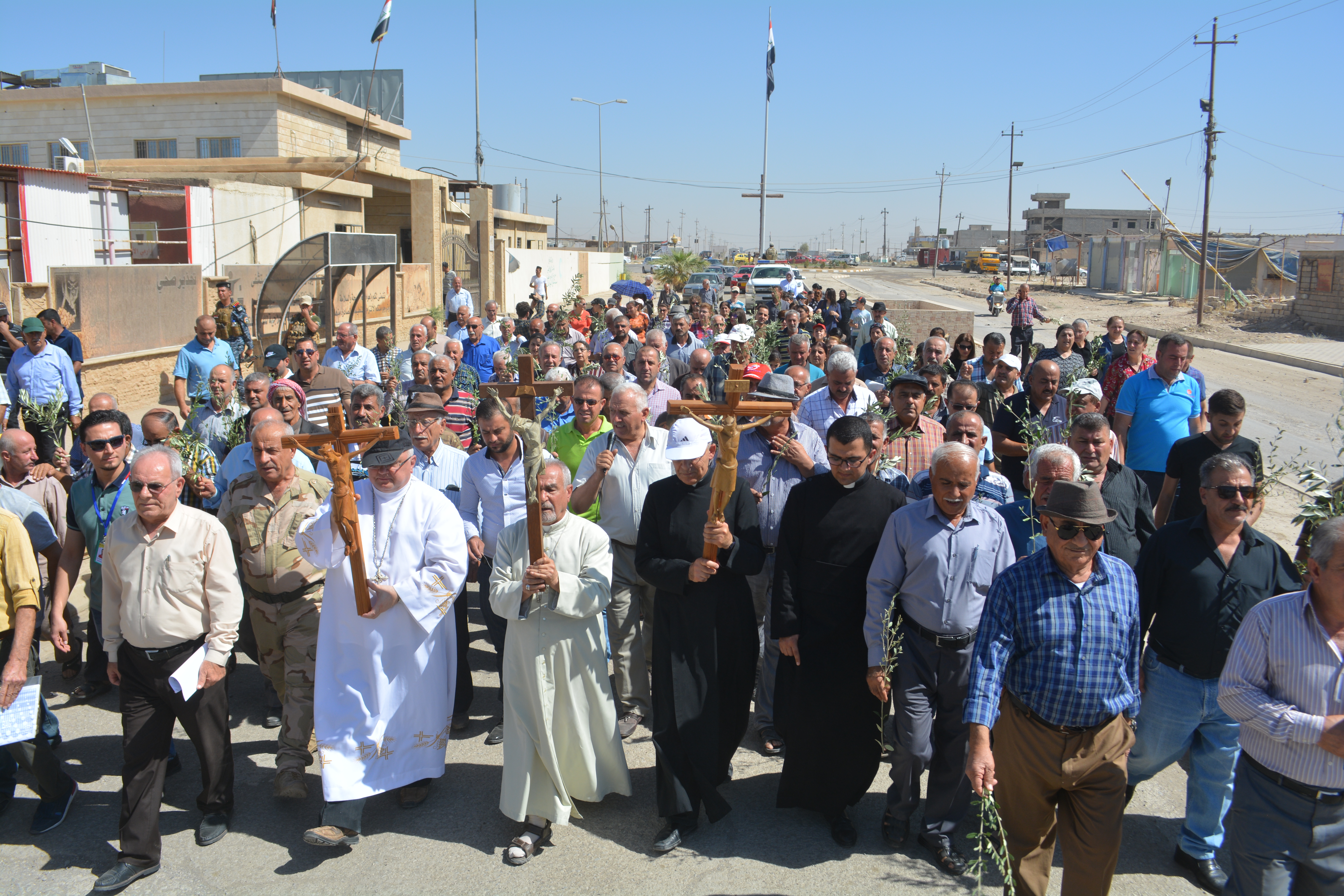 Trip to Iraq of Fr. Andrzej Halemba and John Pontifex September 2017
Priests holding crucifixes lead Christians waving olive branches through the streets of Qaraqosh (Baghdeda)