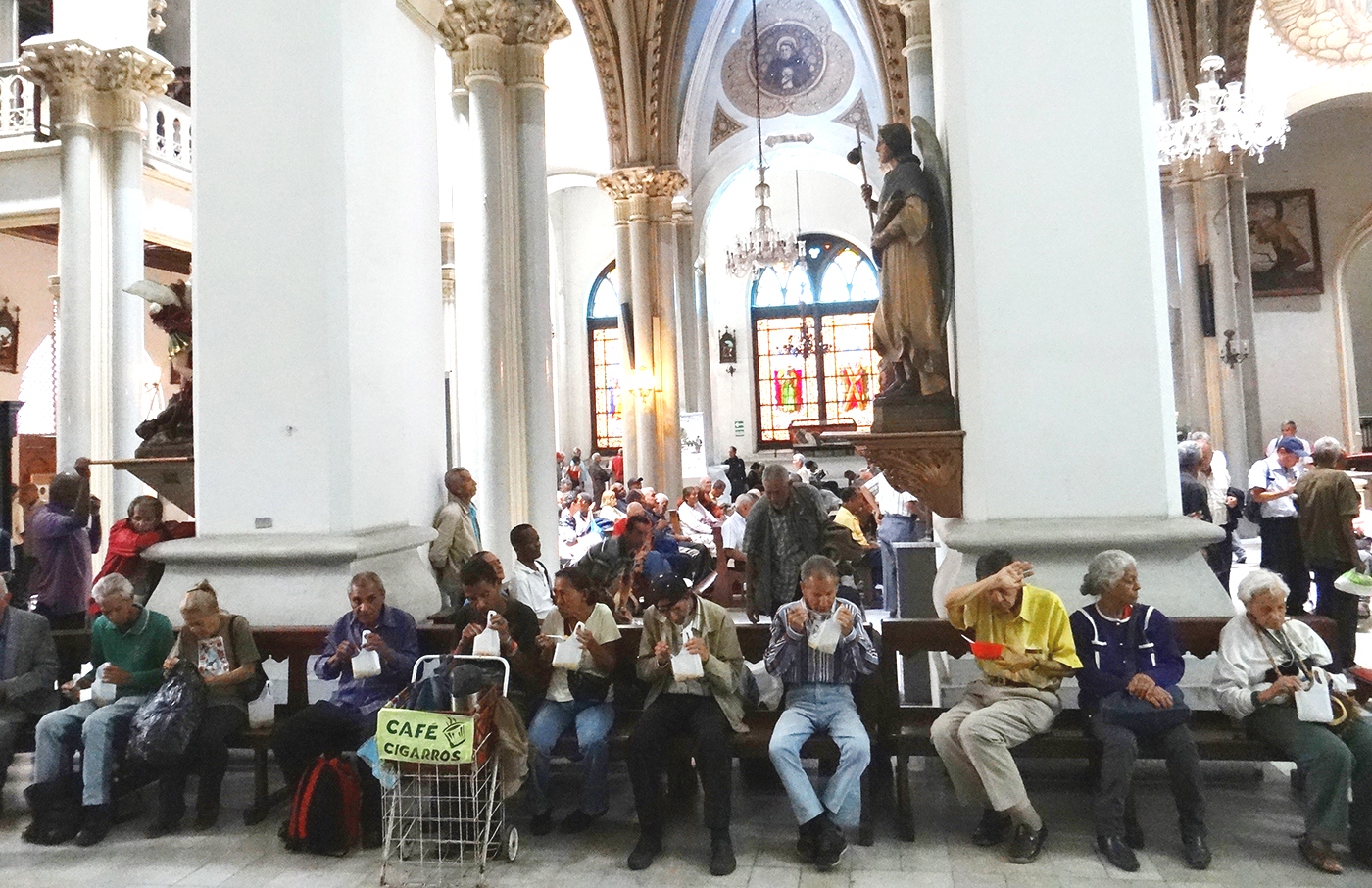 Aspecto de la Olla de la Misericordia en la Iglesia Santa Capilla de Caracas, Venezuela – Fotos @Guardiancatolic (4)