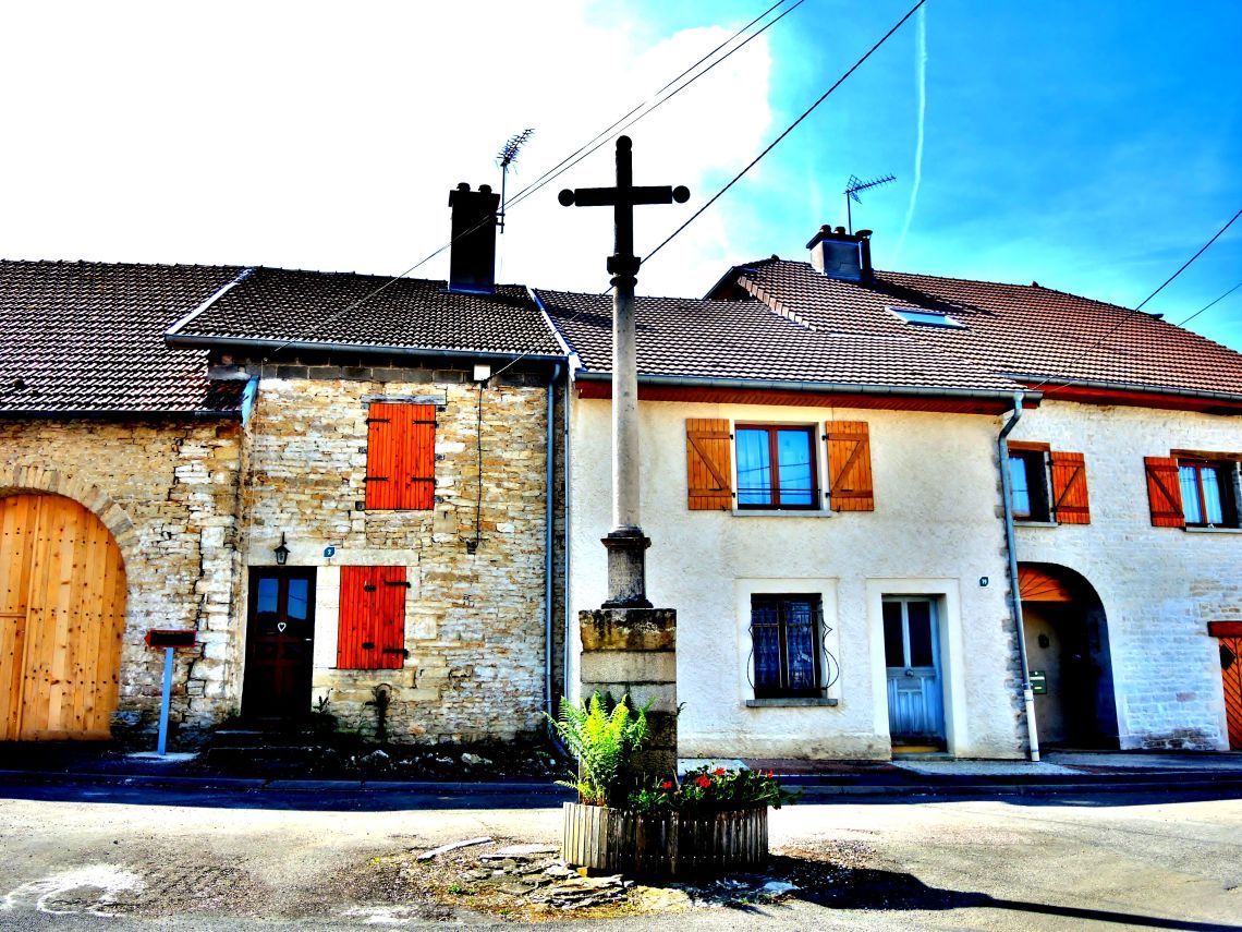 web-croix_pommecc81e-mailley-et-chazelot-france-espirat-cc-by-sa-4-0