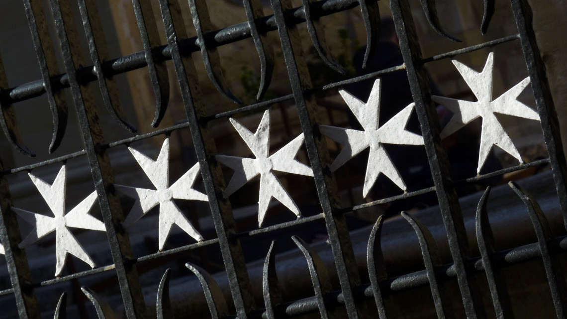web-malta-valletta-cathedral-cross-damian-entwistle-cc-by-nc-2-0