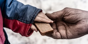 El Papa: ¿Dónde está el hermano hambriento, enfermo y encarcelado?