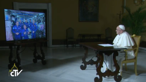 Papa Francisco conversa con la Estación Espacial Internacional