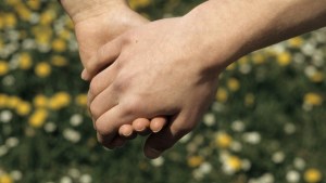 COUPLE HANDS
