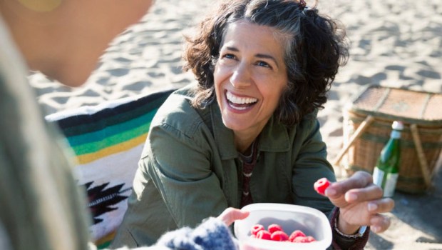 FRIENDS,BEACH,PICNIC