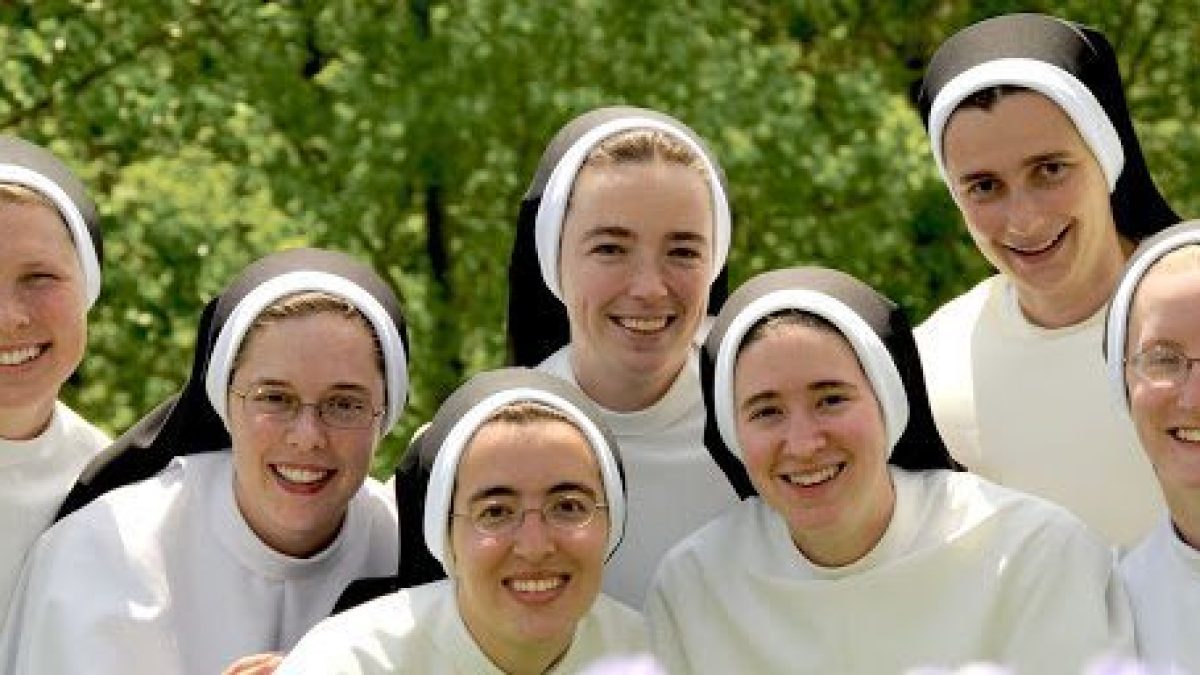 web3-nashville-dominicans-nuns-group-photo-CR