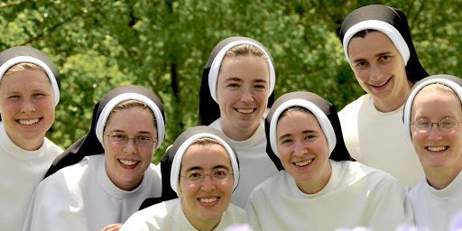 web3-nashville-dominicans-nuns-group-photo-CR