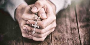 Cómo rezar la coronilla de las Almas Benditas