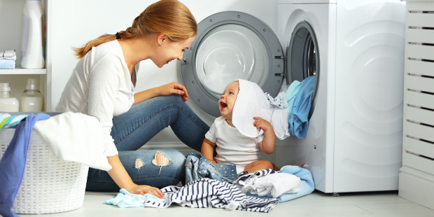 web3-mother-baby-washing-machine-play-evgeny-atamanenko-i-shutterstock