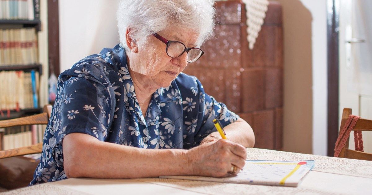 El adolescente que inventa crucigramas para su abuela con Alzheimer