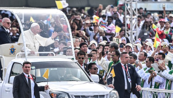 POPE ARRIVES IN BANGLADESH