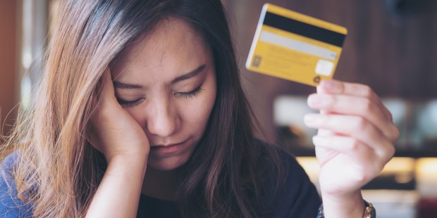 WOMAN,CREDIT CARD
