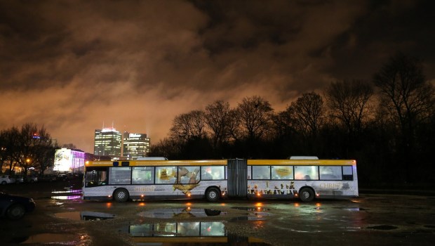 RADOSŁAW HOFMAN I JEGO AUTOBUS DLA BEZDOMNYCH