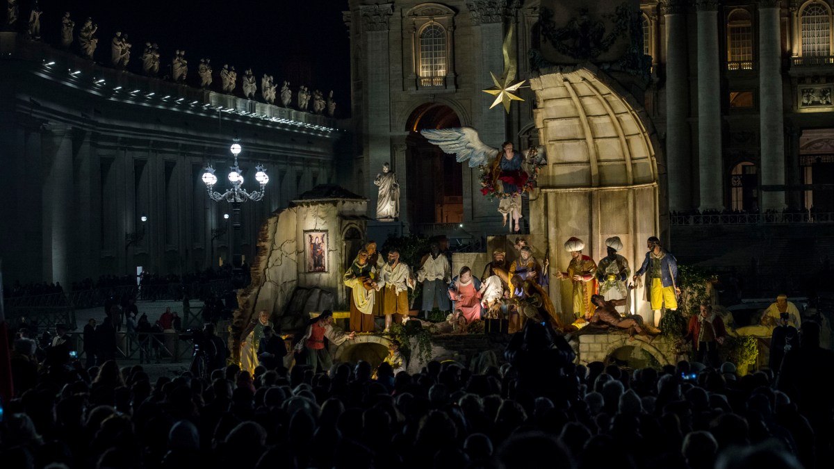VATICAN; CHRISTMAS; TREE;