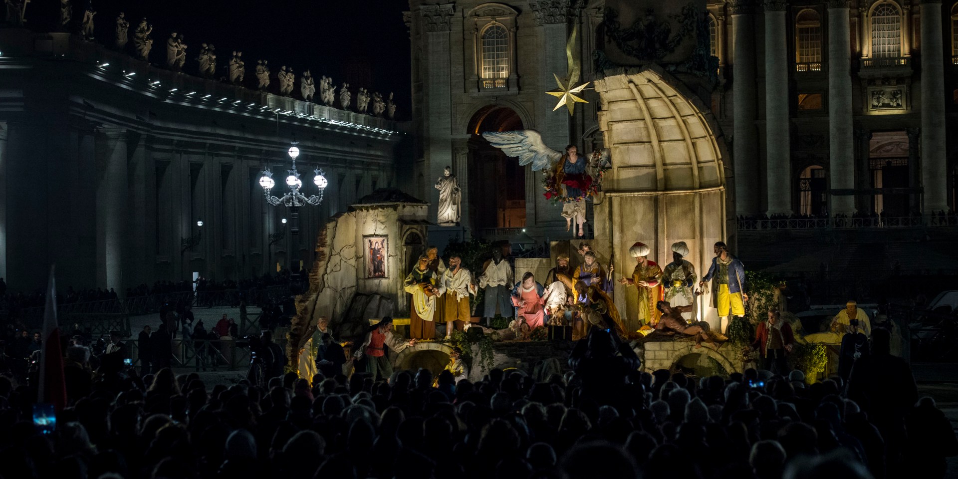 VATICAN; CHRISTMAS; TREE;