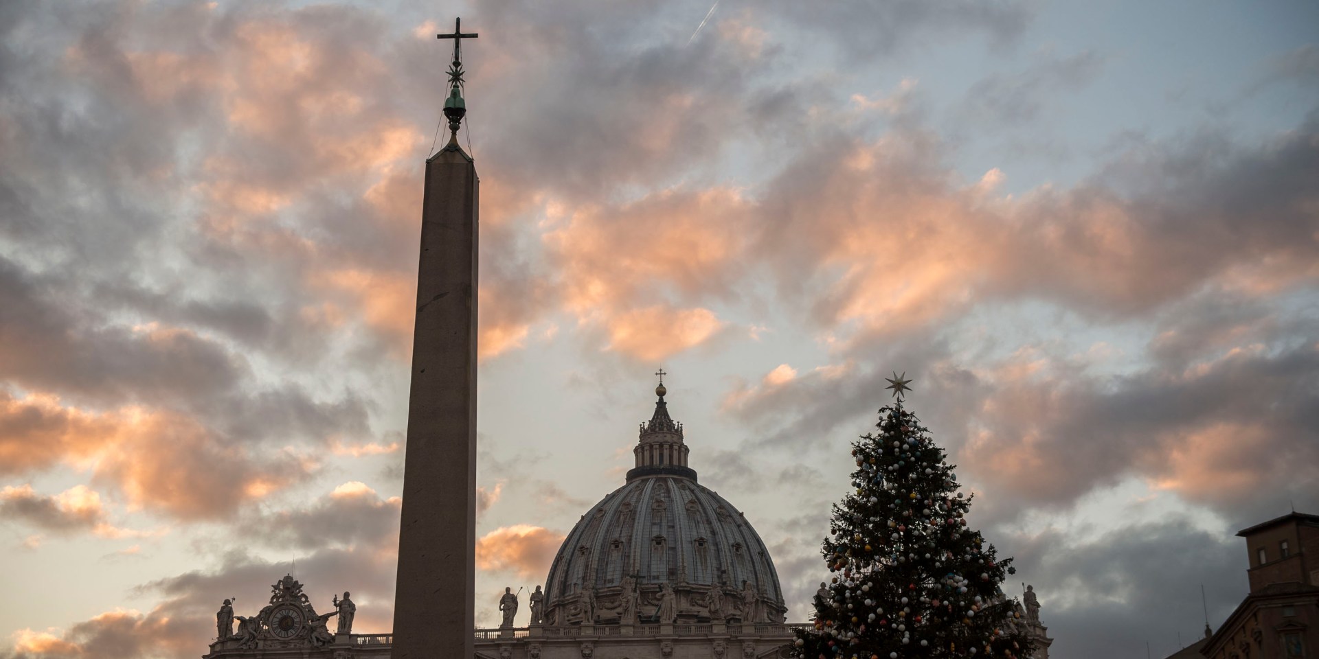 VATICAN; CHRISTMAS; TREE;