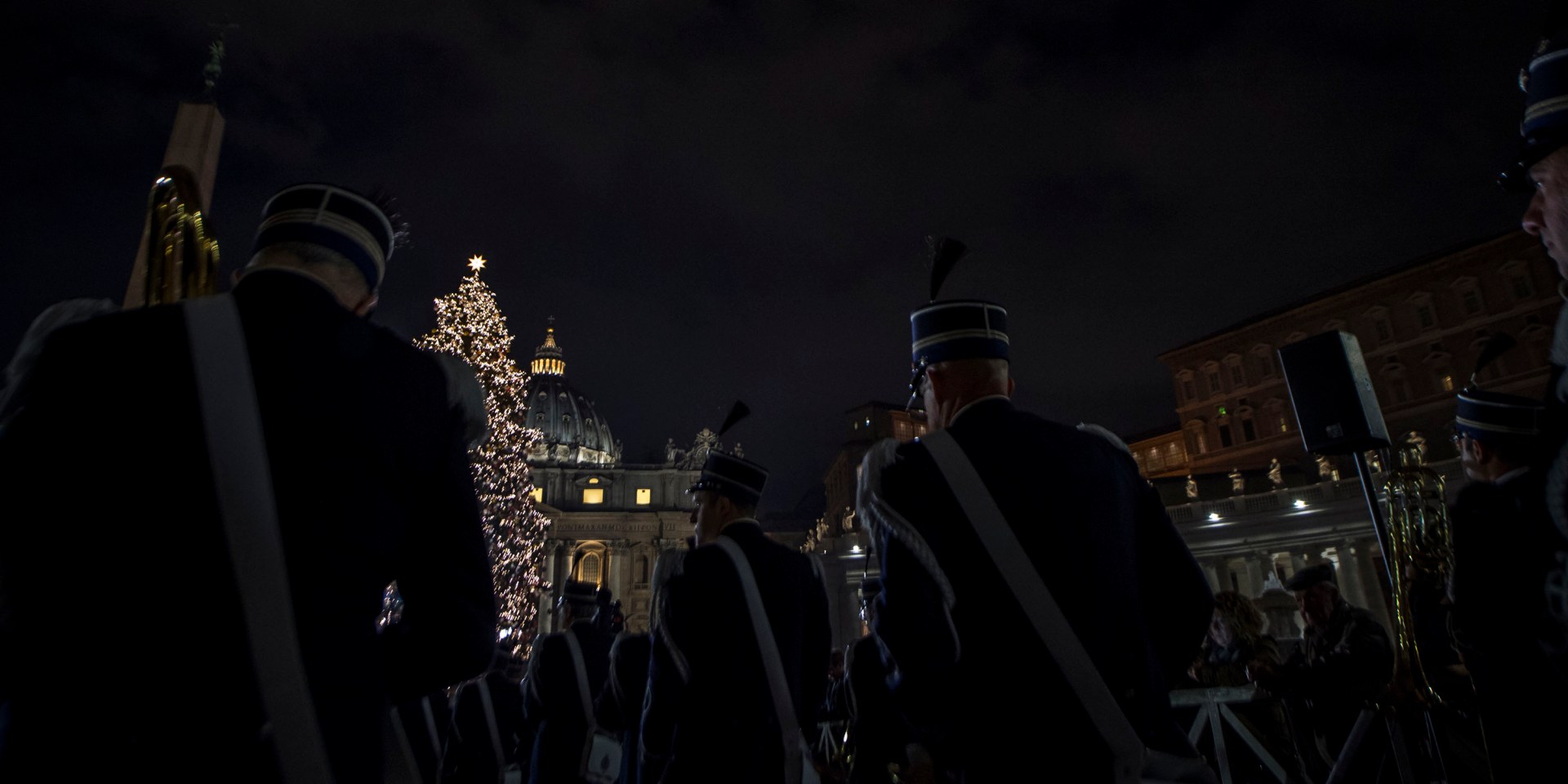 VATICAN; CHRISTMAS; TREE;