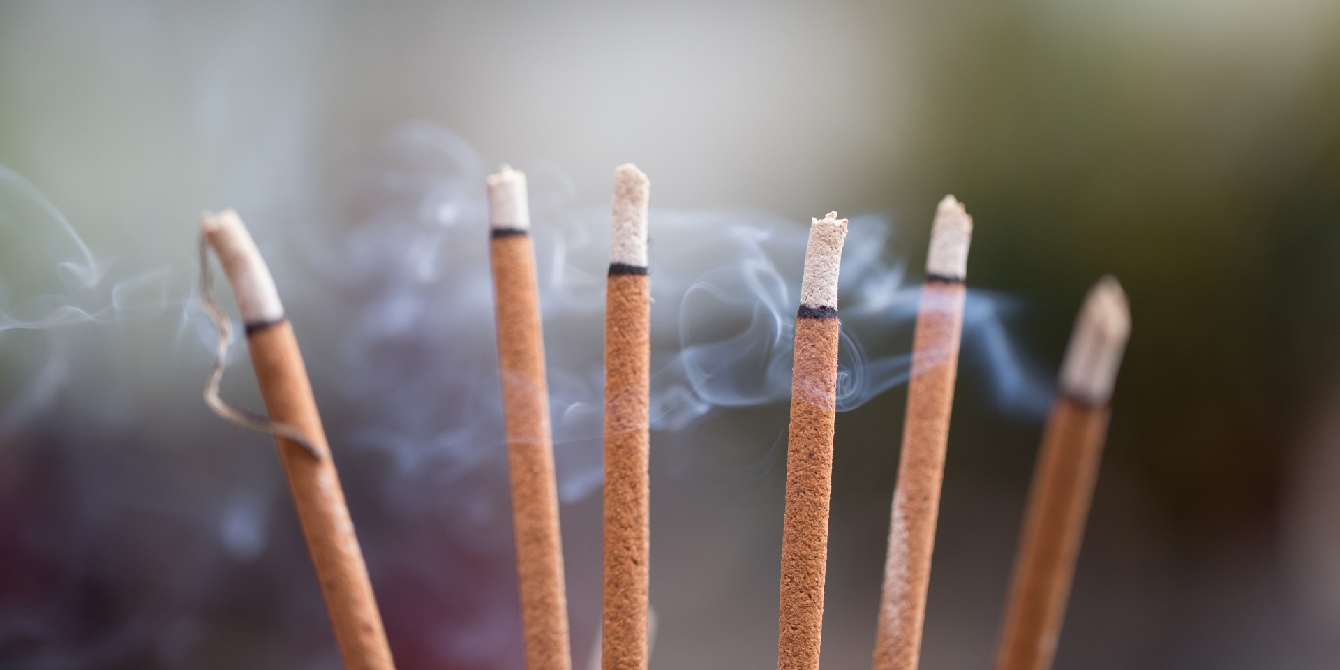 Los beneficios del incienso en la iglesia y en casa