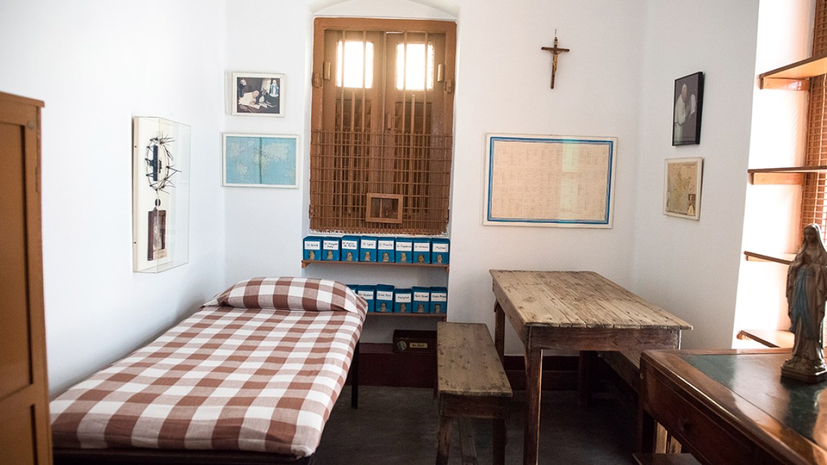 MOTHER TERESA,ROOM