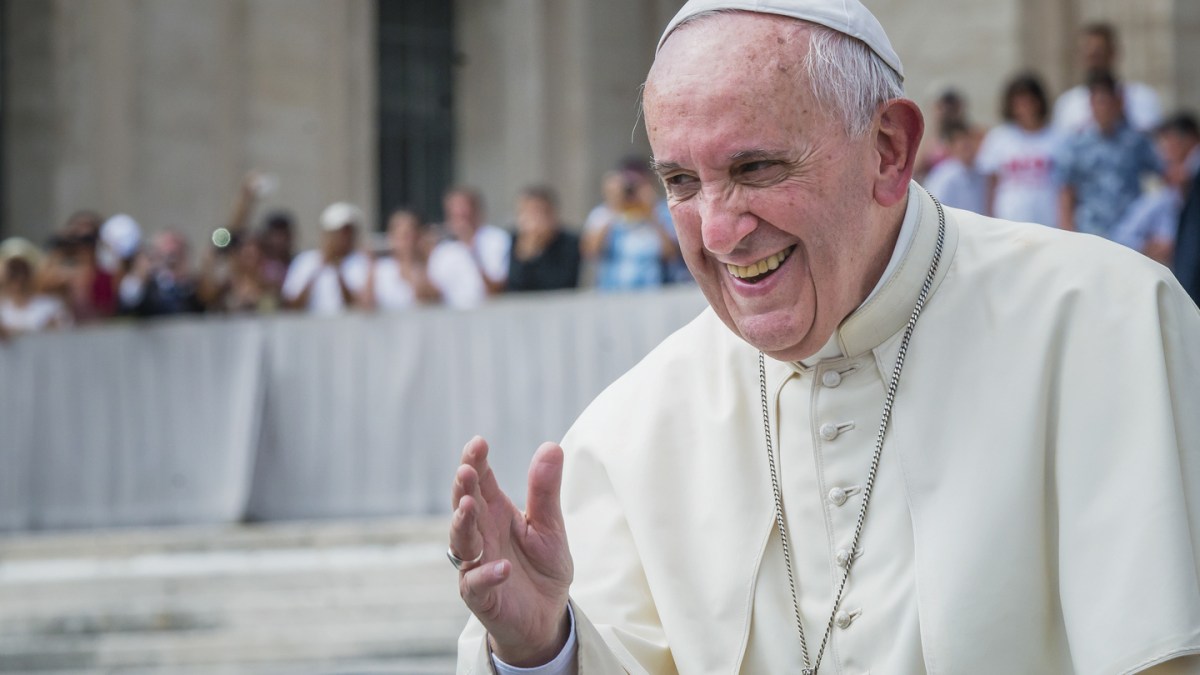 Topshots – Pope Francis blessing the crowd