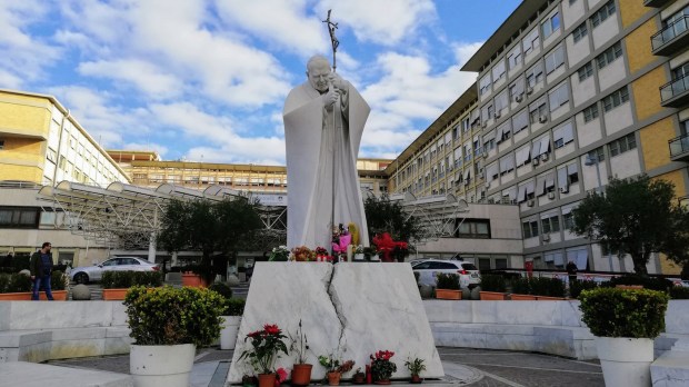 Statue John Paul II