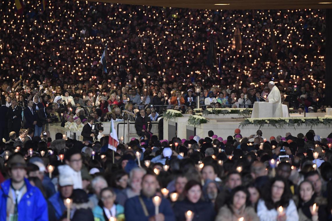 web-portugal-fatima-pope-francis-ceremony-blessing-c2a9afp-photo-osservatore-romano