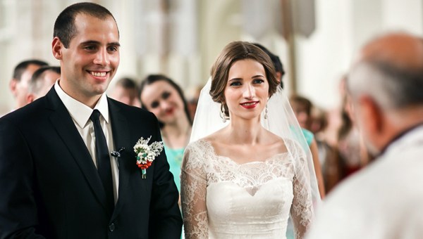 COUPLE GETTING MARRIED