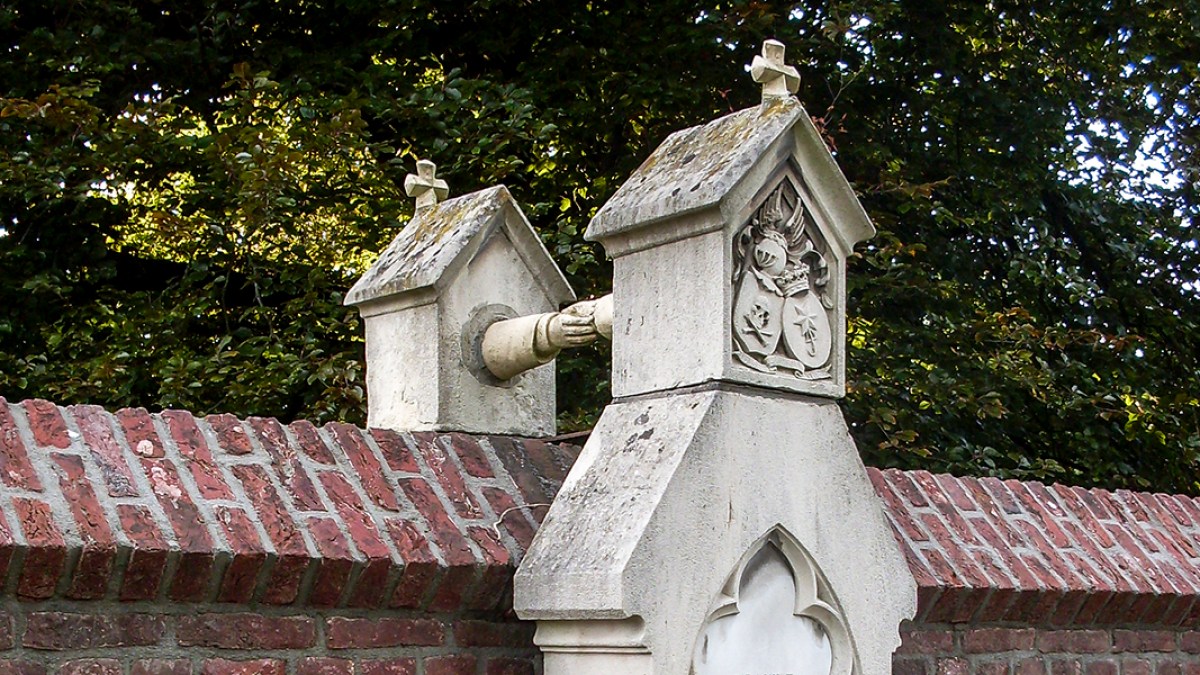 Tombs in the hands Graf met de handjes