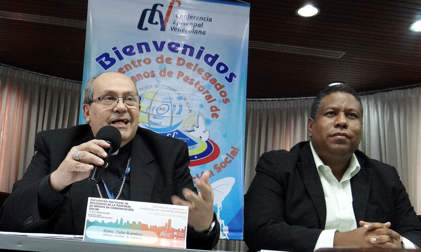 Monseñor Tulio Ramírez y el padre Pedro Pablo Aguilar convocantes del encuentro en la CEV @GuardianCatolic