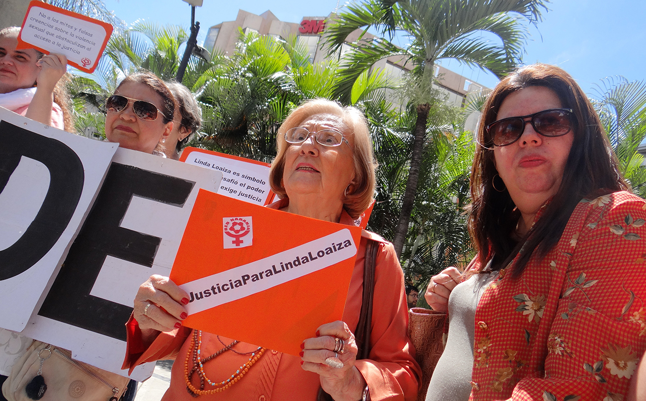 Protesta en apoyo a Linda Loaiza y contra la violencia de la mujer en Caracas – Fotos @GuardianCatolic (5)