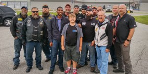 Bullying: Un niño acosado vuelve al colegio escoltado por 50 moteros