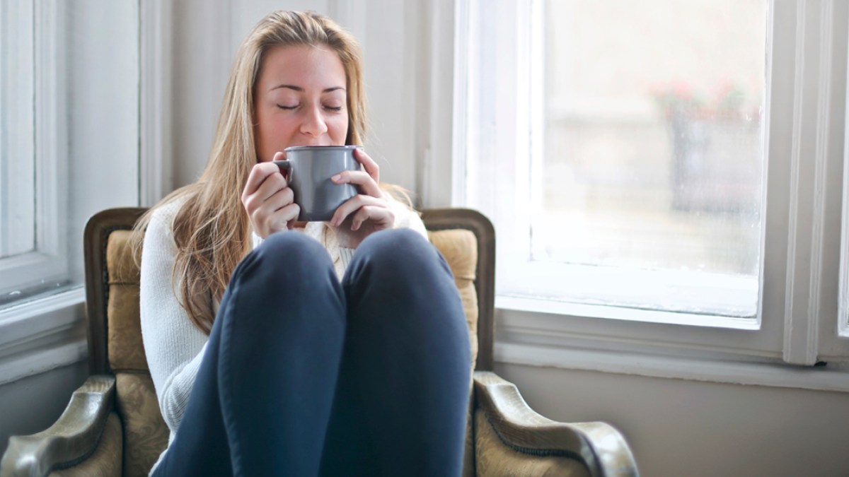 WOMAN,ALONE,COFFEE,HOME