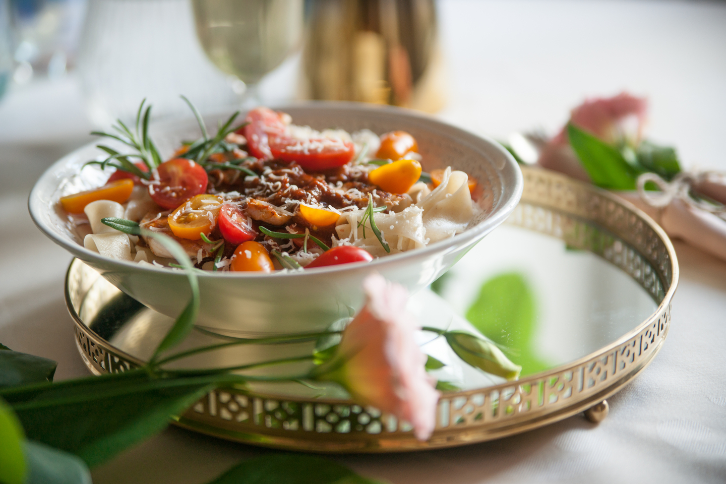 web3-food-dinner-salad-table-flowers-tomatoes-veronika-kirchner.jpg