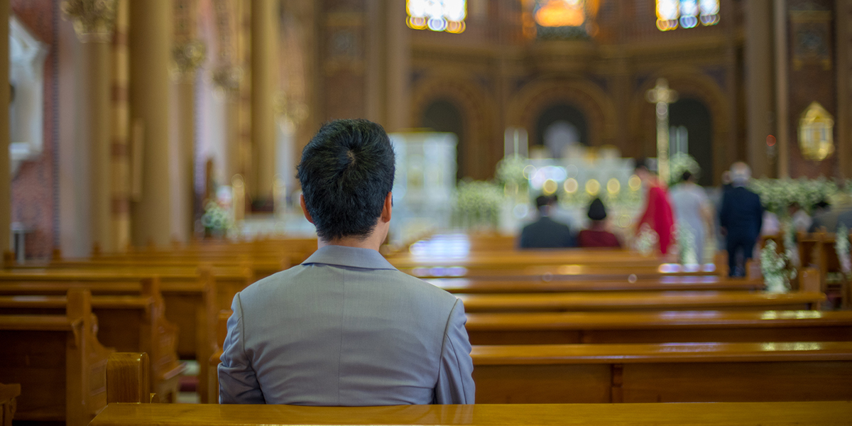 9 motivos que alejan a la gente de la Iglesia, según un párroco desanimado