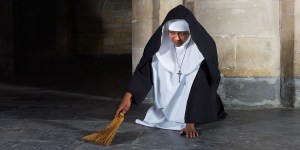 Revista del Vaticano denuncia: Monjas no deben ser «sirvientas» de cardenales y obispos