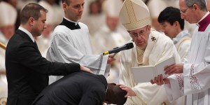 El Papa: ¿Por qué bautizar a los niños y no esperar a que sean adultos y elijan?