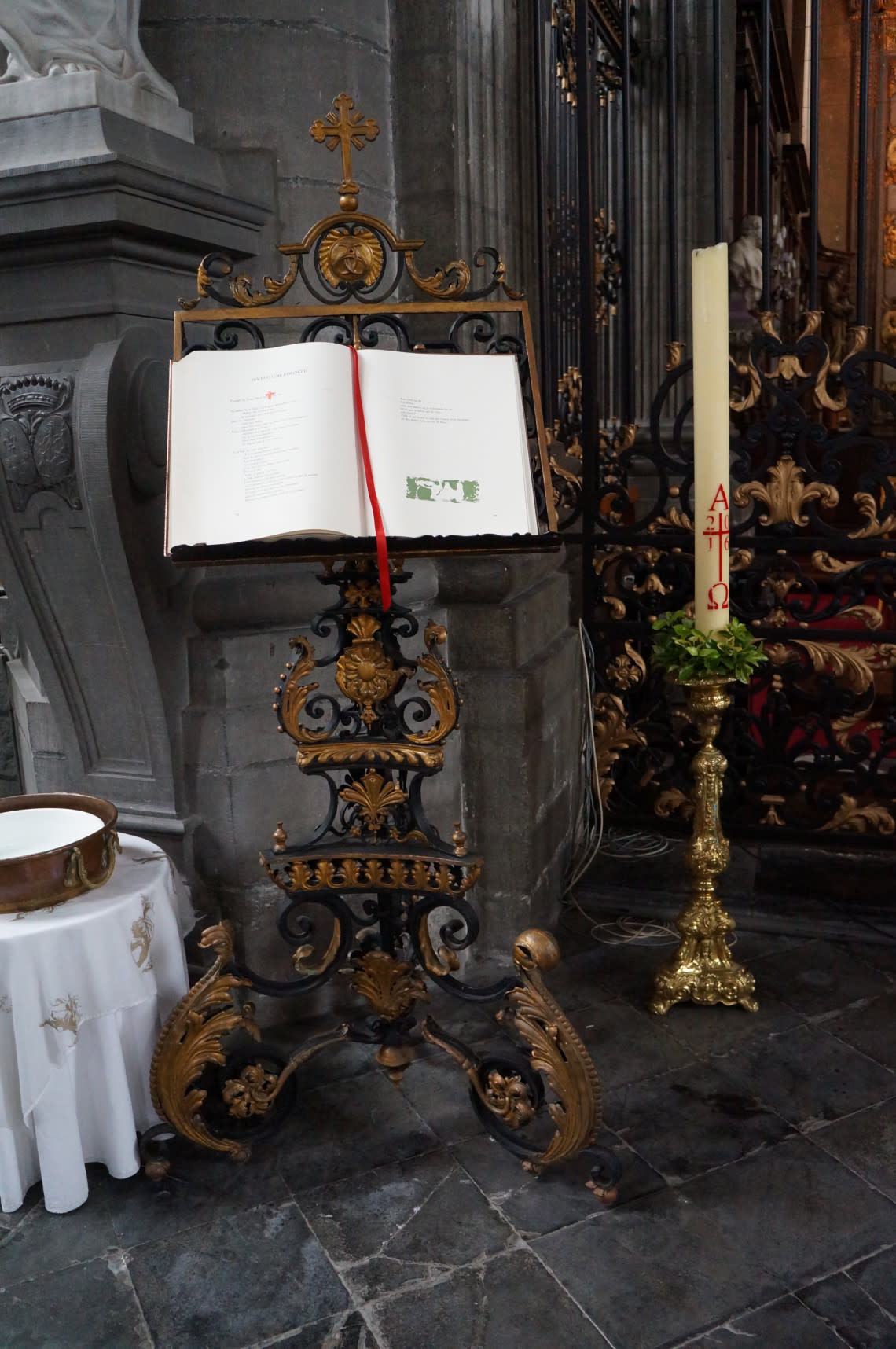 web-church-lutrin-book-pierre-andre-leclercq-i-cc-by-sa-4-01