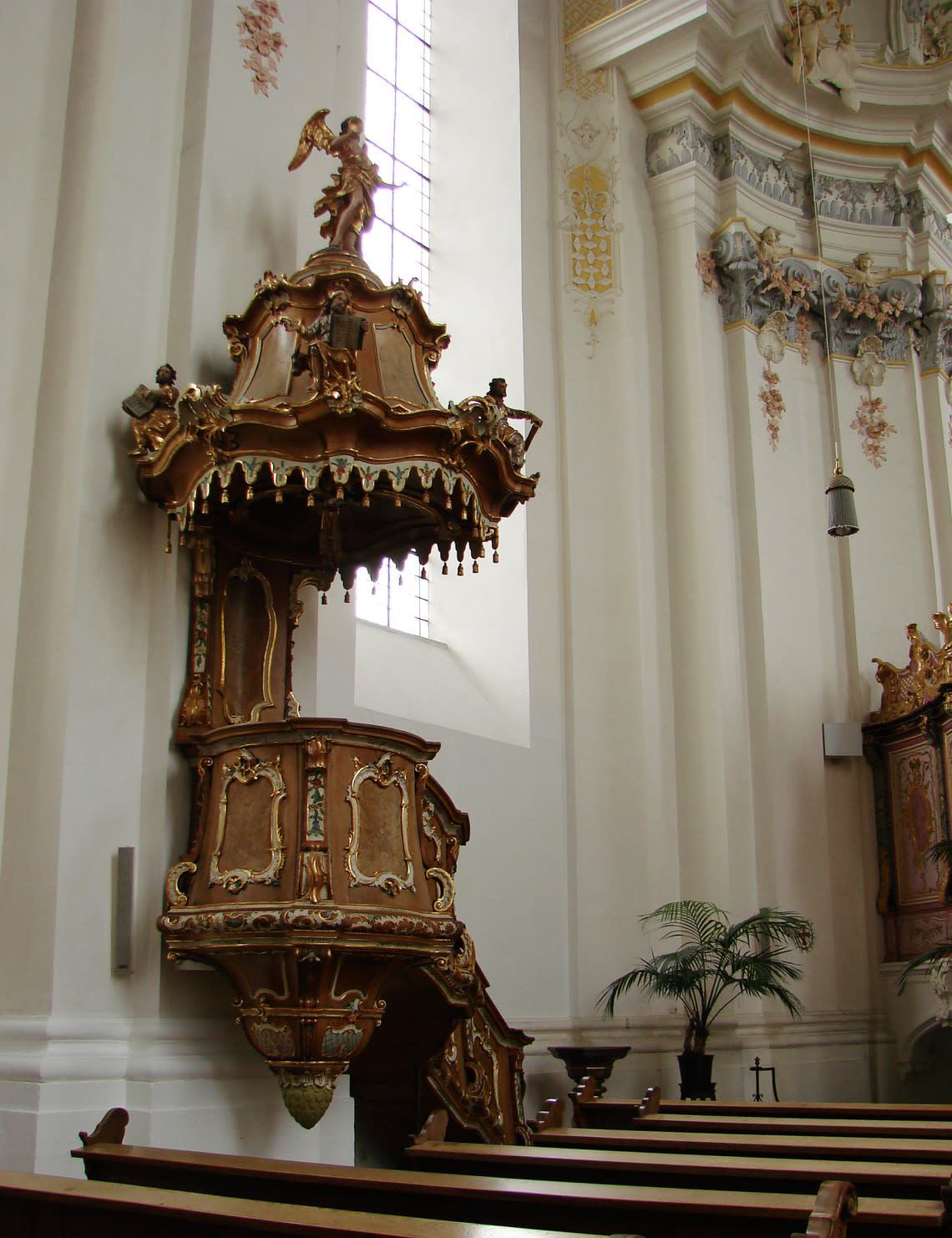 web-saint-paulin-treves-chair-vassil-i-cc-by-3-01
