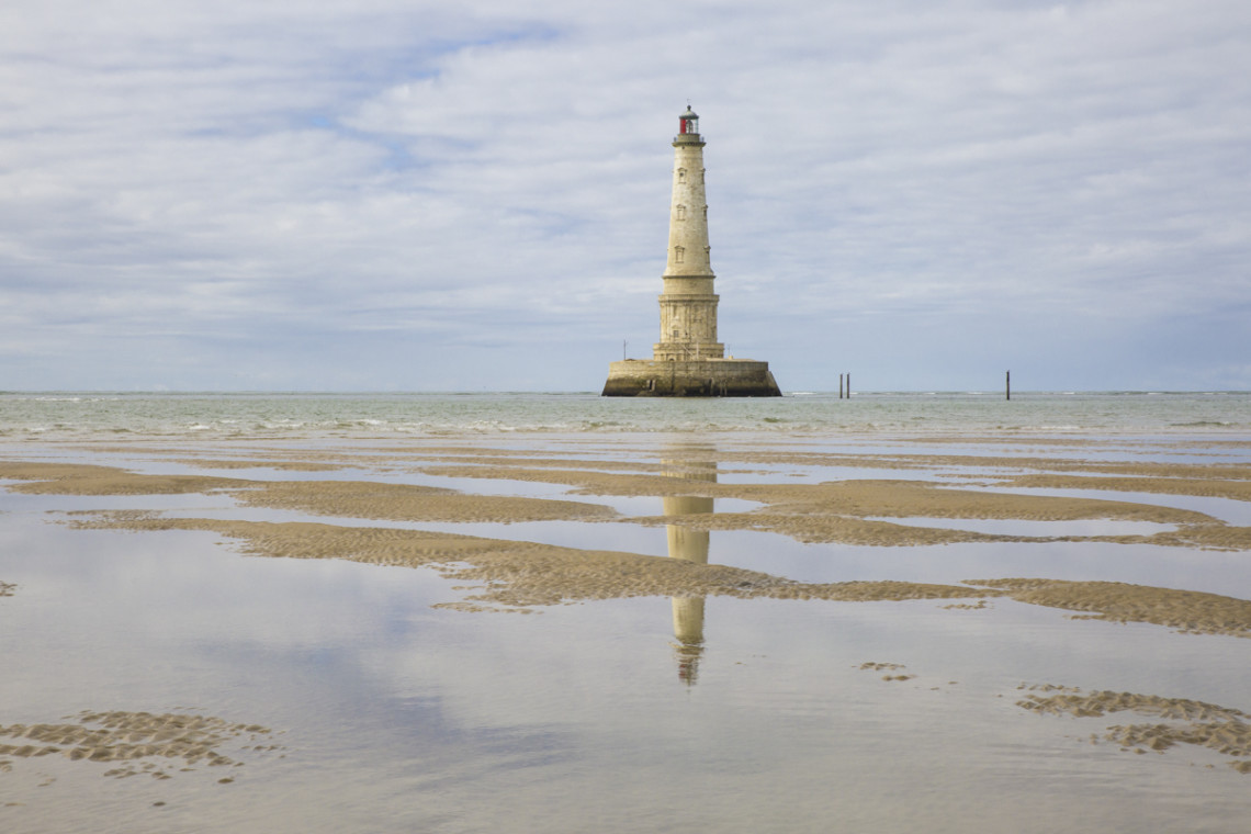 web2-view-of-the-historical-lighthouse-of-cordouan-at-low-tide-gironde-estuary-france0a-shutterstock_325618637e28086