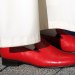 La historia detrás de los zapatos rojos del Papa 