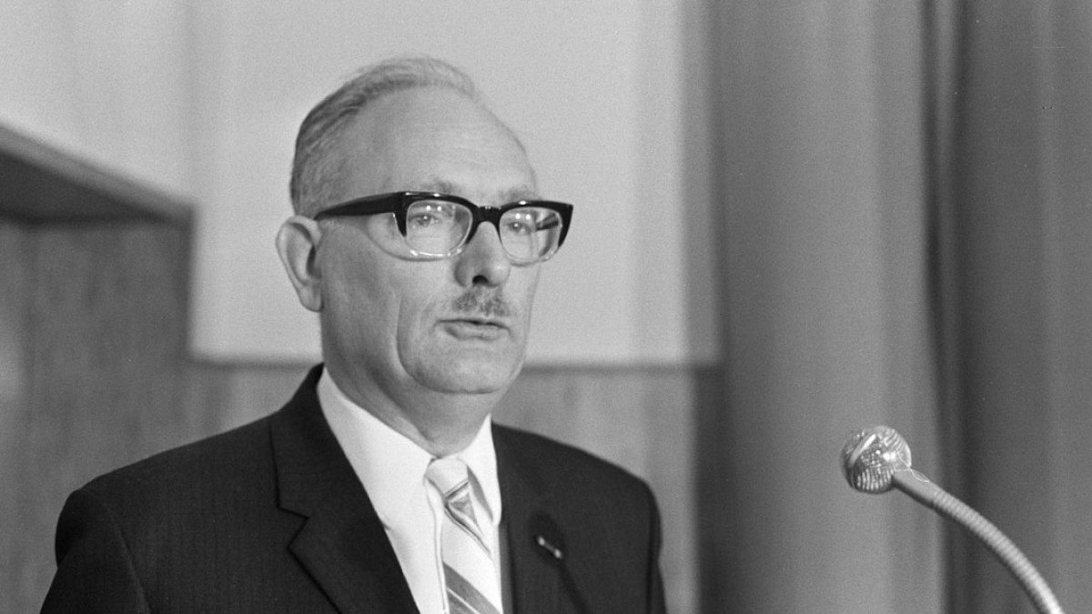 VAN HULST