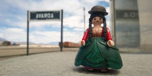 La “cholita”, la emblemática mujer boliviana llegó a Playmobil