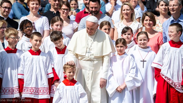 POPE FRANCIS,ALTAR SERVERS