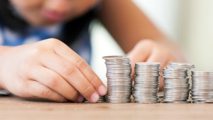 CHILD COUNTING MONEY