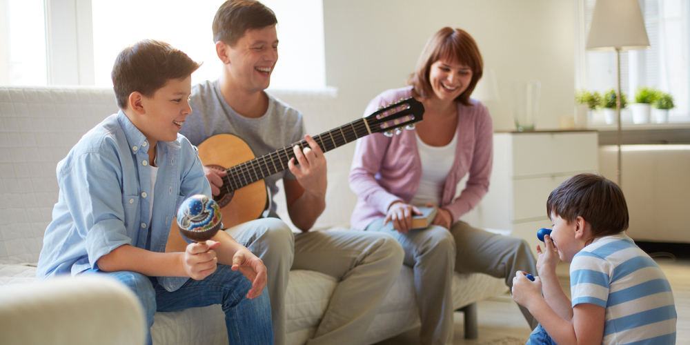 web3-family-music-guitar-home-de-pressmaster-i-shutterstock
