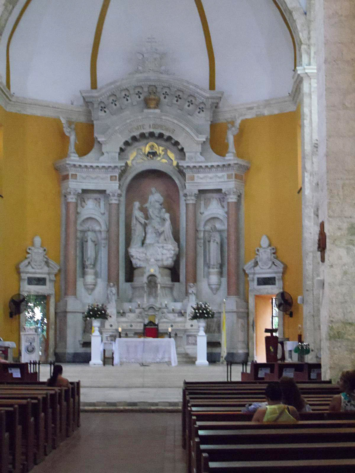 CARTAGENA-COLOMBIA-Altar_mayor_iglesia_de_Santo_Domingo_(VSV).JPG