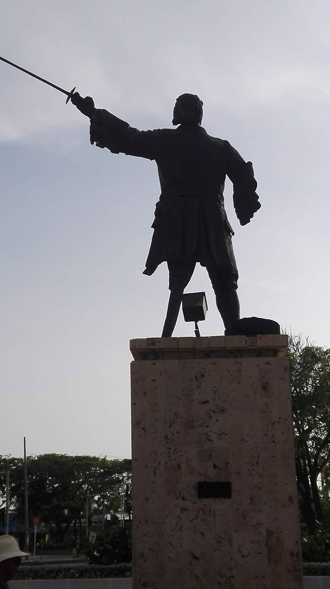CARTAGENA-COLOMBIA-Parte_posterior_estatua_Blas_de_Lezo_(Foto_Vicente_Silva)