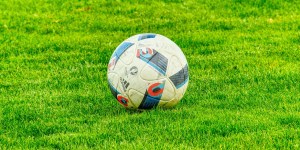 Precioso minuto de fútbol entre un padre y su hijo con discapacidad