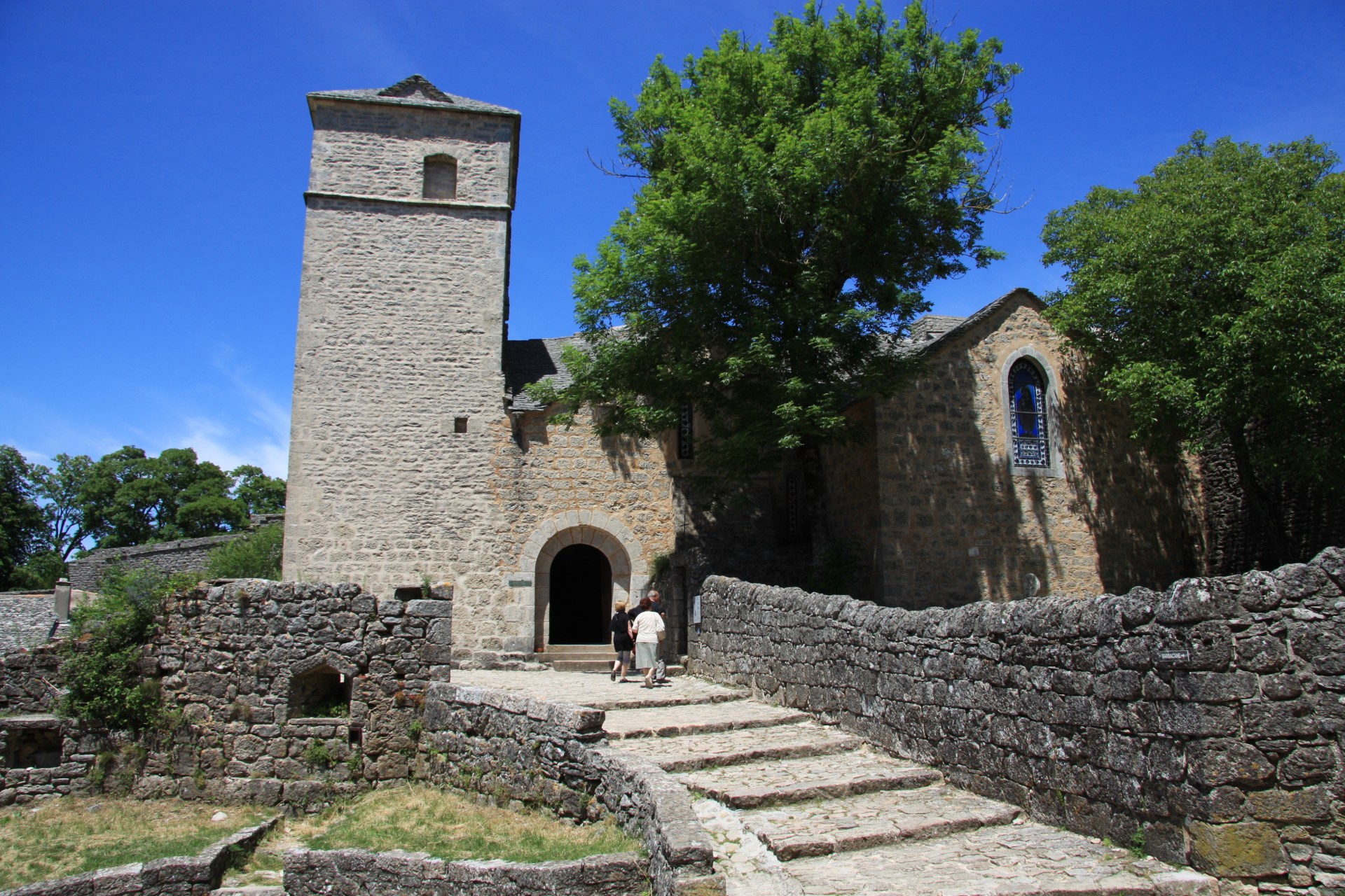 France_Aveyron_la_Couvertoirade_Eglise_02-2